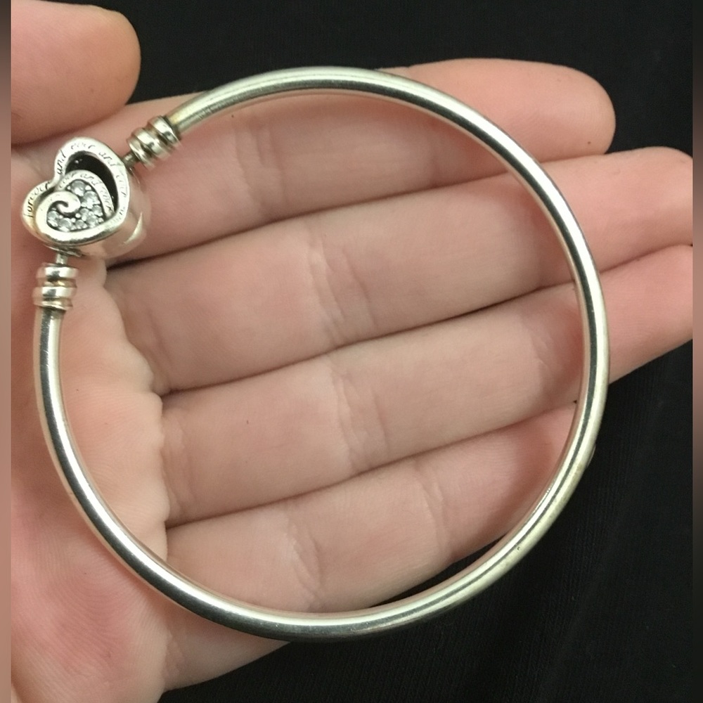 Pandora bangle with heart